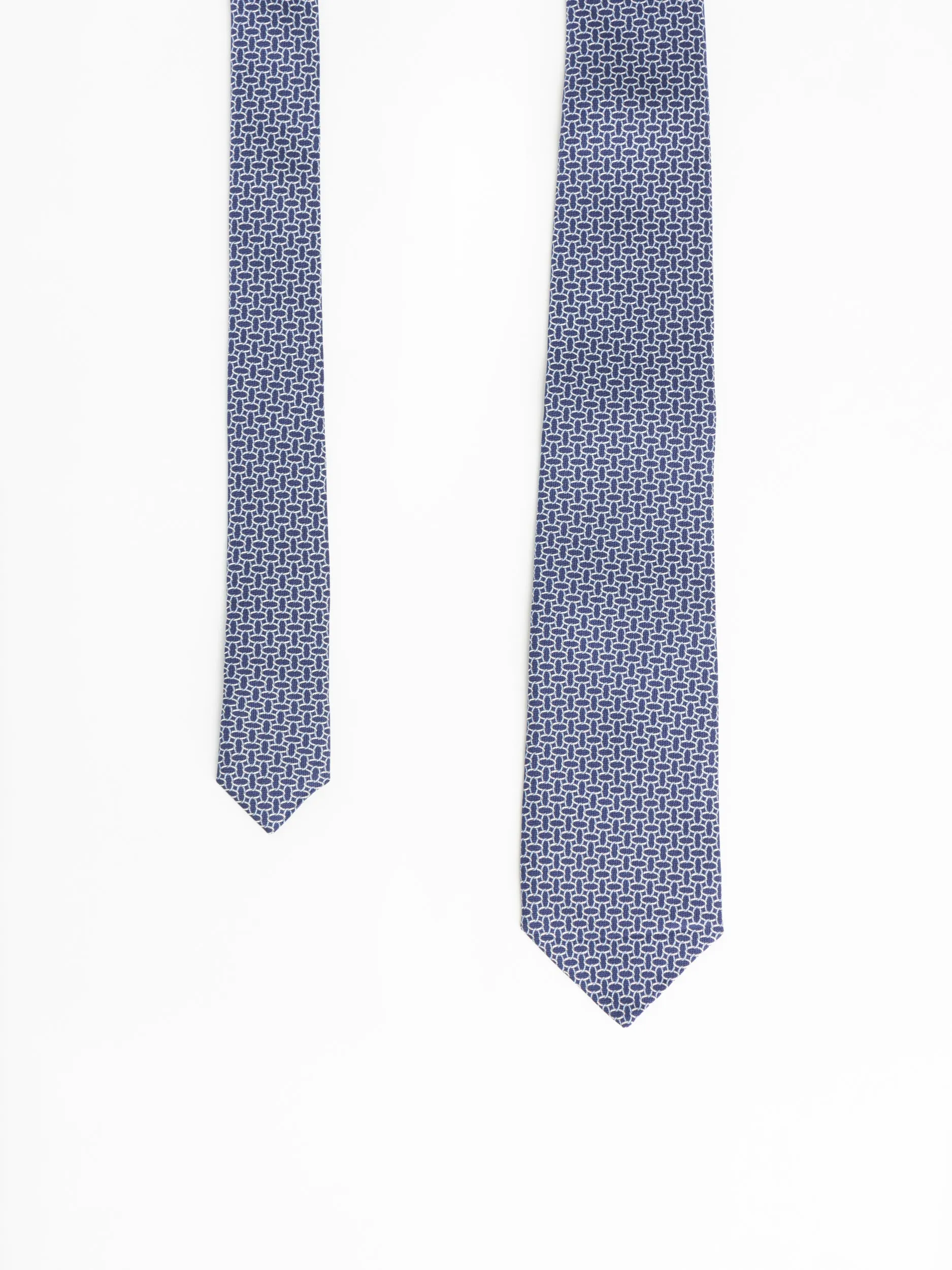 Blue/White Chain Patterned Tie