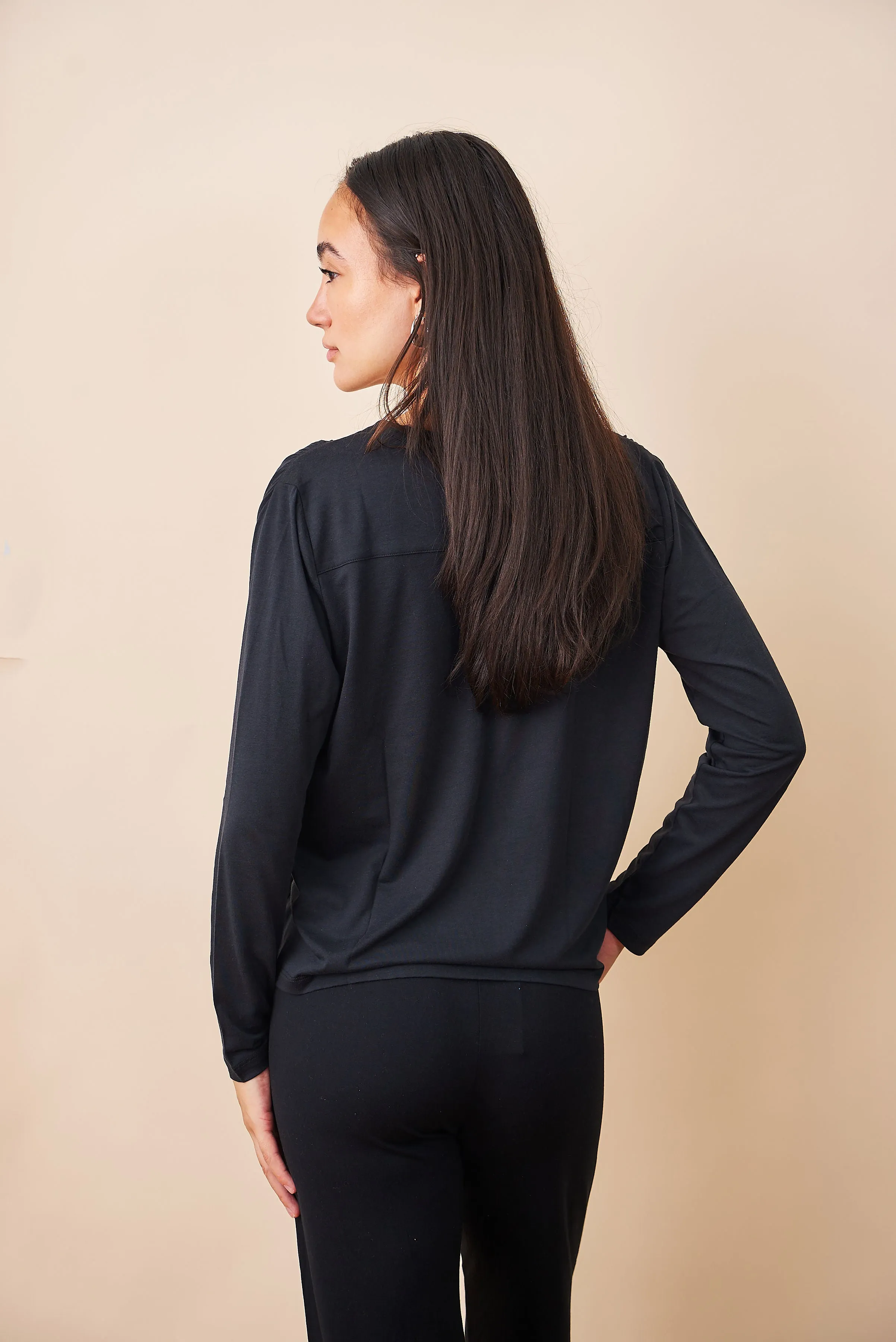 Majestic Lyocell Cotton Henley in Noir